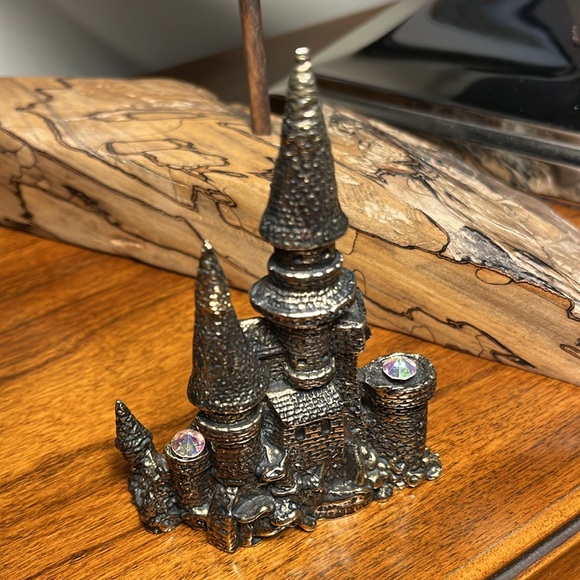 π° Fantasy Castle with Crystals. Approx 4 inches tall. Excellent condition - Picture 5 of 8